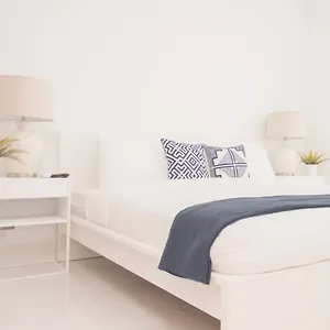 https://luxury-rooftop-pool-downtown-piantini-king-bed.comcaribbean.com